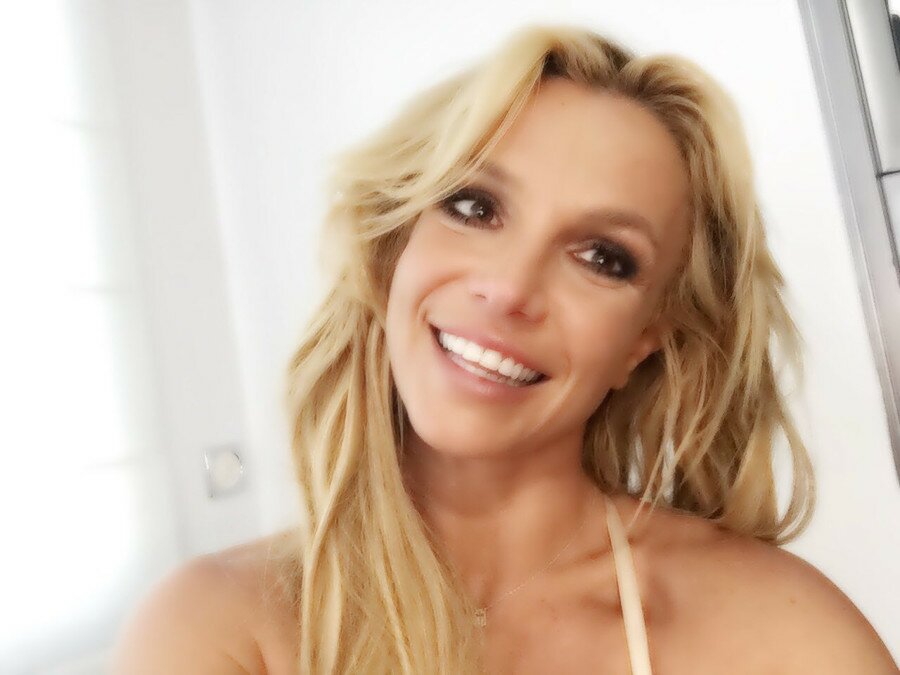 Britney Spears Répond Ayx Fans Sur Le Twitter de iHeart - Traduction FR